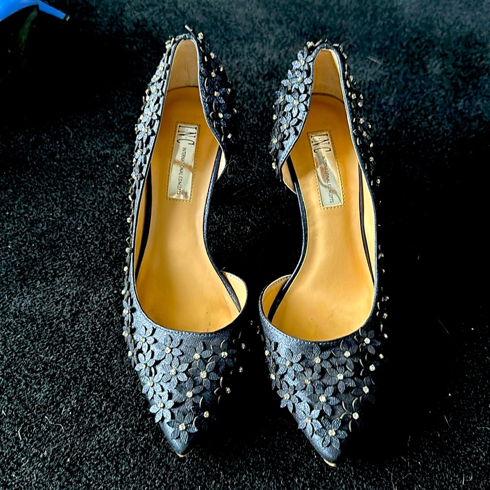 Inc navy blue pumps w/small flowers w/rhinestones